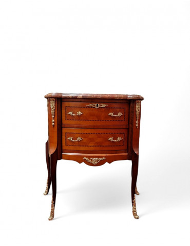 Une commode style Louis XV BOUT016