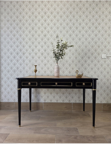Bureau plat de style Louis...