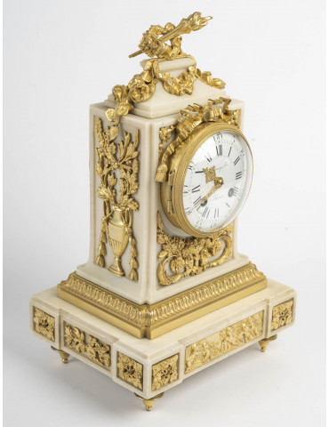 Pendule Louis XVI en marbre...